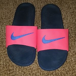 Nike womens kawa hot punch sandals size 9